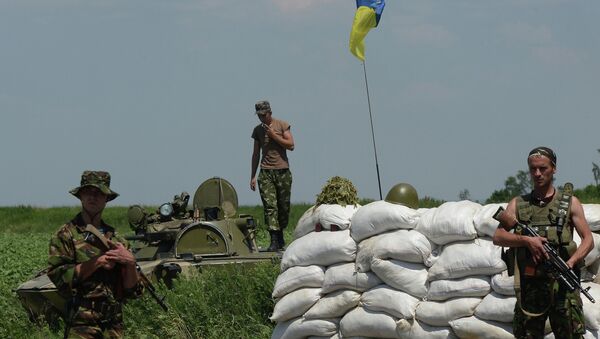 Kontrolni punkt ukrajinske vojske u mestu Amvrosijevka u Donjeckoj oblasti - Sputnik Srbija