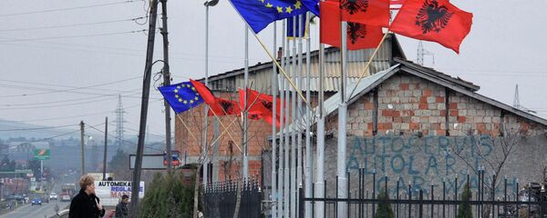 Zastave Albanije, EU i SAD na Kosovu - Sputnik Srbija