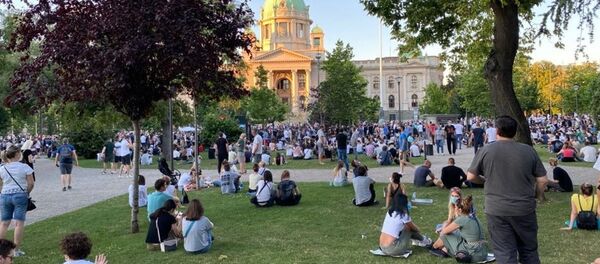 Протести испред Скупштине Србије - Sputnik Србија