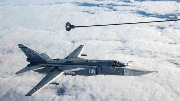 Dopuna goriva u vazduhu bombardera Su-24M - Sputnik Srbija
