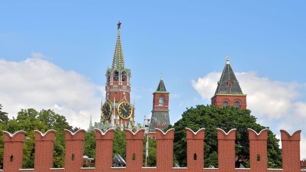 Поглед на Спаску кулу и зидине Кремља у Москви - Sputnik Србија