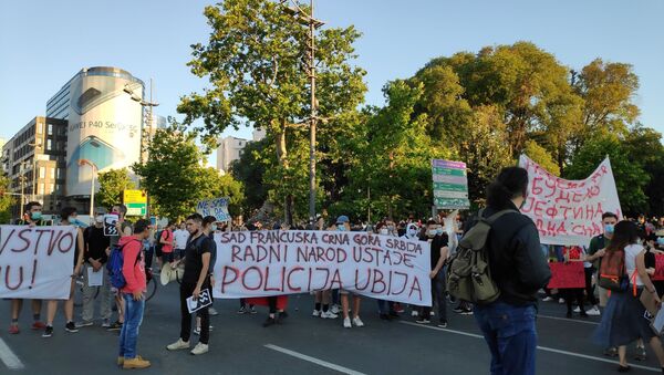 Протест испред Скупштине Србије - Sputnik Србија
