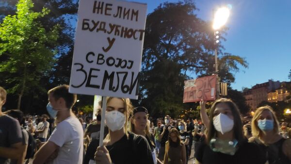 Протести испред Скупштине Србије - Sputnik Србија