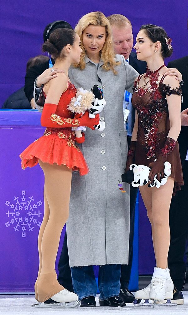 Sa Alinom Zagitovom i Jevgenijom Medvedevom na XXIII zimskim Olimpijskim igrama - Sputnik Srbija