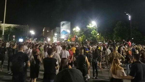 Протест испред Скупштине Србије - Sputnik Србија