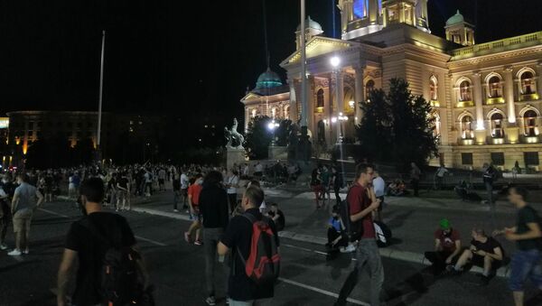 Протести испред Скупштине Србије - Sputnik Србија