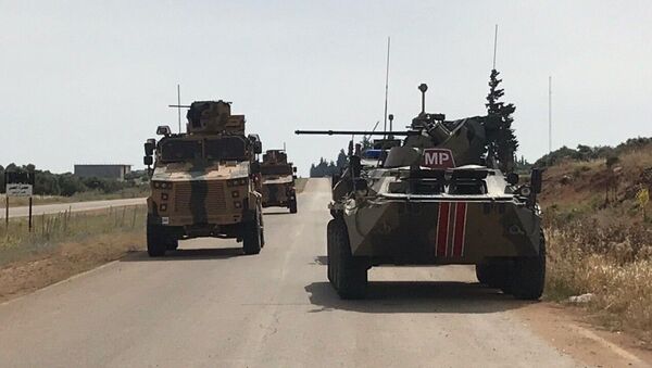 Возила заједничке руско-турске патроле на ауто-путу М-4 у Сирији - Sputnik Србија