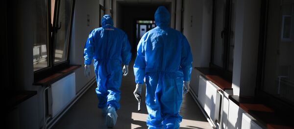 Lekari u bolnici za lečenje virusom korona - Sputnik Srbija