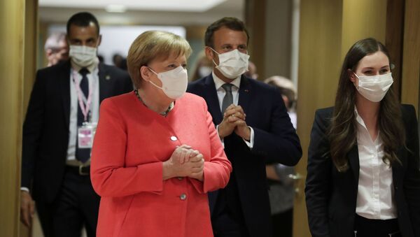  Angela Merkel i Emanuel Makron na Samitu lidera EU u Briselu - Sputnik Srbija