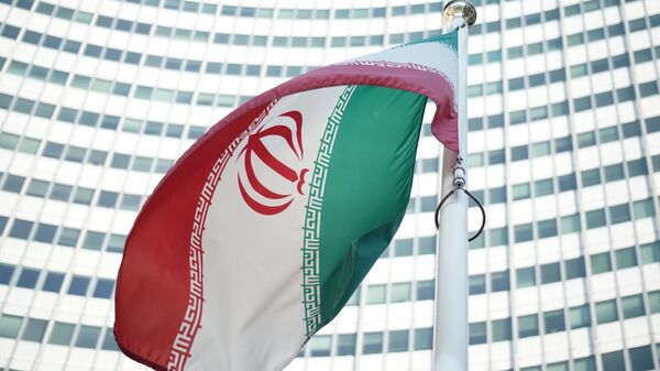 Иранска застава испред седишта Међународне агенције за нуклеарну енергију у Бечу - Sputnik Србија