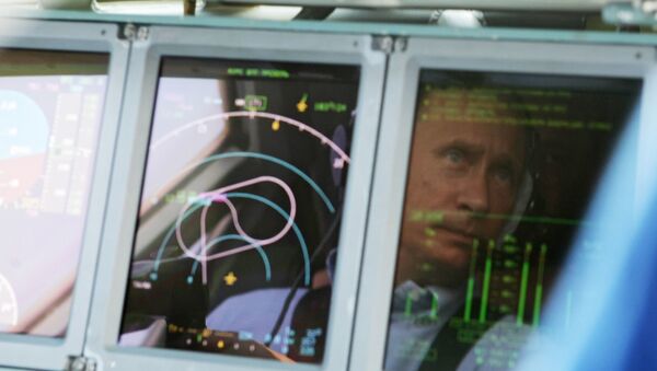 Руски председник Владимир Путин у авиону Бе-200 - Sputnik Србија