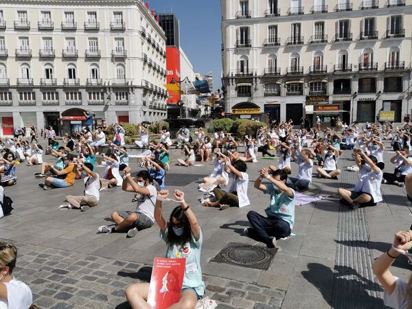 Мадридски лекари плаћени мање него радници у Мекдоналдсу - аплауз није довољан /фото, видео/ - Sputnik Србија