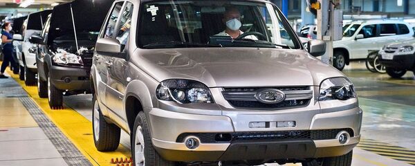 Теренски аутомобили Нива под марком Лада у производном погону у фабрици аутомобила АвтоВАЗ  - Sputnik Србија