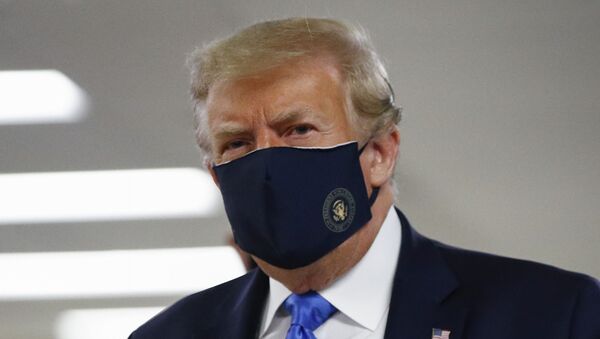 Амерички председник Доналд Трамп са заштитном маском - Sputnik Србија