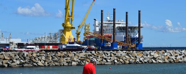 Руски брод за постављање цеви Академик Черски у немачкој луци Мукран - Sputnik Србија