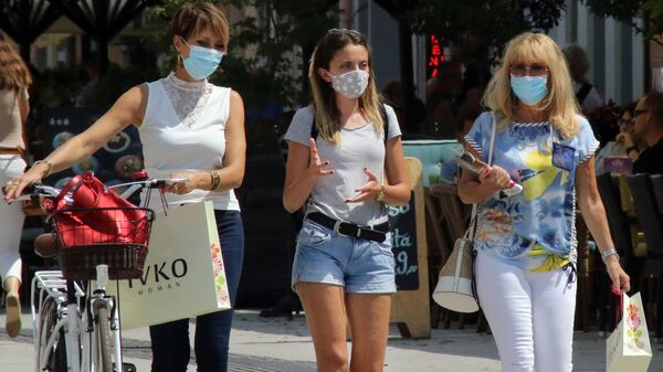 Šetnja gradom sa zaštitnim maskama u Novom Sadu - Sputnik Srbija