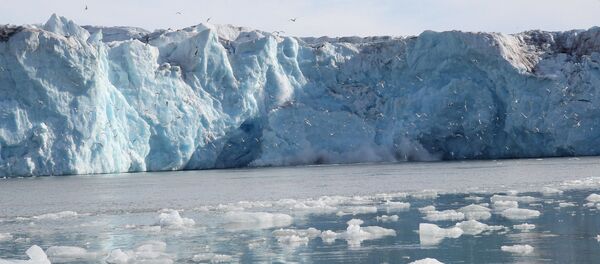 Глечер Калвинг на Арктику Глечер Калвинг на Арктику - Sputnik Србија