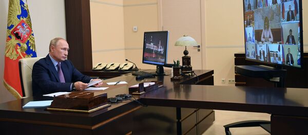 Predsednik Rusije Vladimir Putin tokom video-konferencije o epidemiološkoj situaciji u Rusiji - Sputnik Srbija