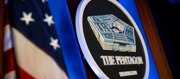 Грб Пентагона у седишту у Вашингтону Грб Пентагона у седишту у Вашингтону - Sputnik Србија