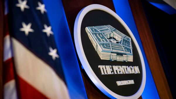 Грб Пентагона у седишту у Вашингтону - Sputnik Србија