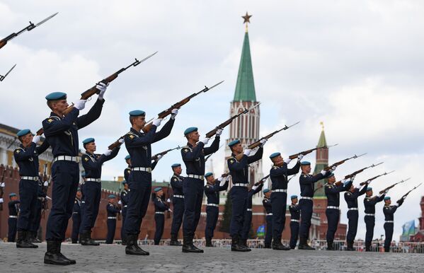 Obeležavanje Dana Vazdušno-desantnih snaga Rusije na Crvenom trgu u Moskvi - Sputnik Srbija
