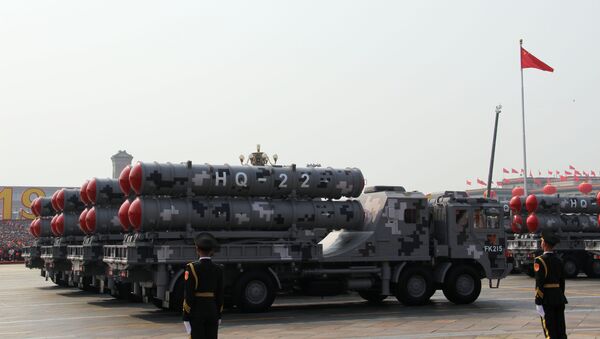 Kineski protivvazdušni raketni sistemi  HQ-22 na vojnoj paradi u Pekingu - Sputnik Srbija