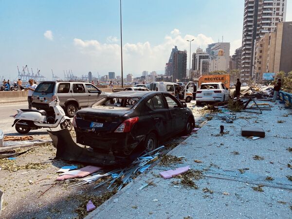 Detonacija je uništila ili oštetila nekoliko desetina zgrada i automobila, a u mnogim delovima grada su razbijeni prozori na zgradama. - Sputnik Srbija
