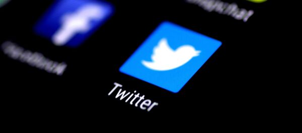 Иконица апликације Твитера на мобилном телефону Иконица апликације Твитера на мобилном телефону - Sputnik Србија