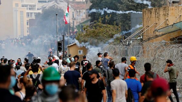 Demonstranti u Bejrutu pokušavaju da zauzmu Ministarstva ekonomije i energetike /video/ - Sputnik Srbija