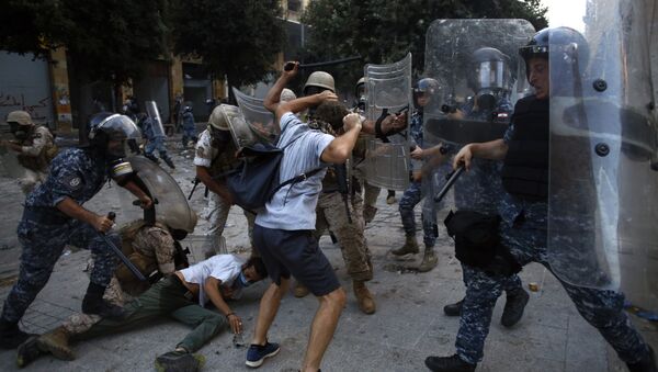 Сукоб демонстраната и полиције на протестима у Бејруту - Sputnik Србија