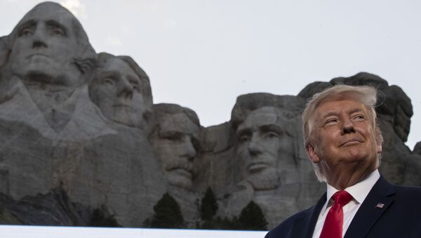 Američki predsednik Donald Tramp na planini Rašmor - Sputnik Srbija