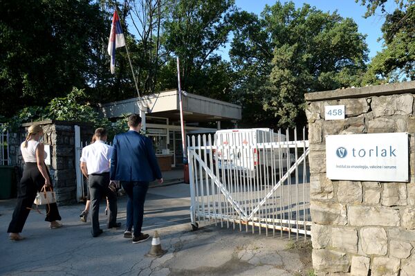 Огромне гужве испред Торлака: Има и оних који су стигли из Македоније и Републике Српске - Sputnik Србија