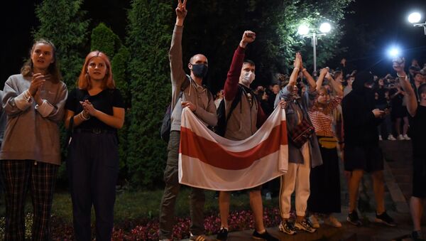 Demonstranti na protestima u Minsku - Sputnik Srbija