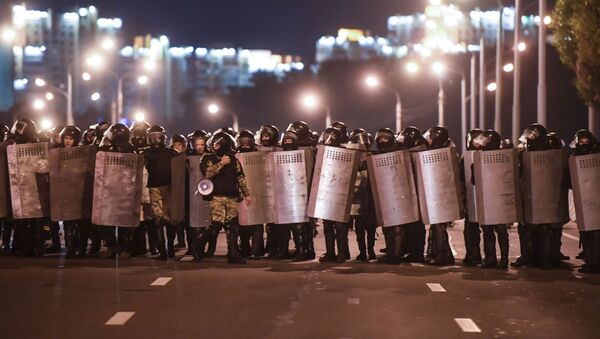 Припадници интервентне полиције на протесту у Минску - Sputnik Србија