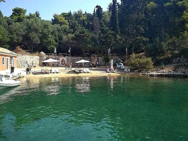 Vlasti na Krfu nude kompromis: Bez toplesa na Vidu, kraj grobova naše vojske - Sputnik Srbija