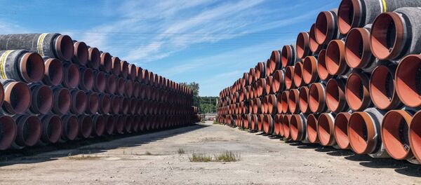 Цеви у немачкој луци Мукран за изградњу гасовода Северни ток 2 - Sputnik Србија