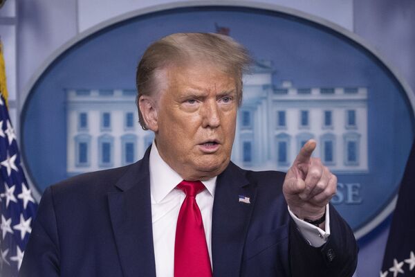 Трамп би рефлекторе, а Бајден да остане у подруму: Спрема ли се велики преседан пред изборе Трамп би рефлекторе, а Бајден да остане у подруму: Спрема ли се велики преседан пред изборе - Sputnik Србија