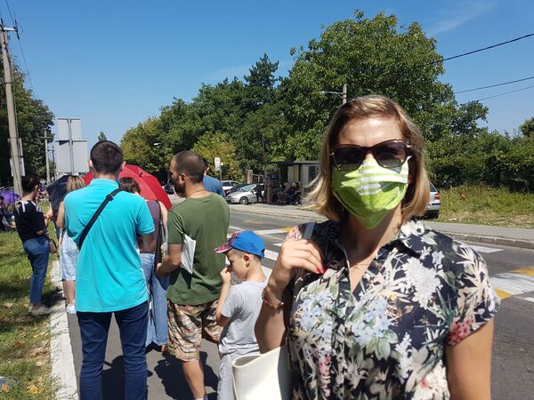 Hiljade Beograđana pohrlile do ključnog papira: Brže do mora nego do testa Hiljade Beograđana pohrlile do ključnog papira: Brže do mora nego do testa - Sputnik Srbija