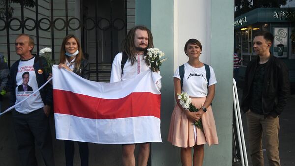 Протест испред амбасаде Белорусије у Москви - Sputnik Србија