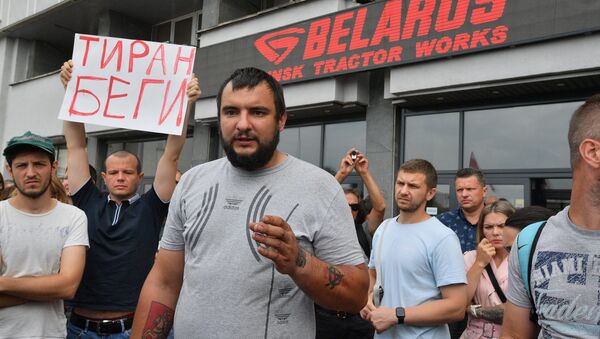 Protesti ispred fabrike traktora u Belorusiji - Sputnik Srbija