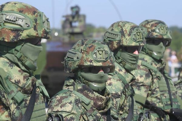 Војска Србије приказала снагу на небу над Батајницом, „Панцир“ штитио ваздушни простор /фото/ Војска Србије приказала снагу на небу над Батајницом, „Панцир“ штитио ваздушни простор /фото/ - Sputnik Србија
