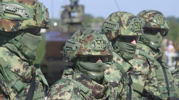 Војска Србије демонстрирала је оружје и своје борбене способности у Батајници - Sputnik Србија
