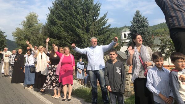 Грађани поздрављају литију - Sputnik Србија