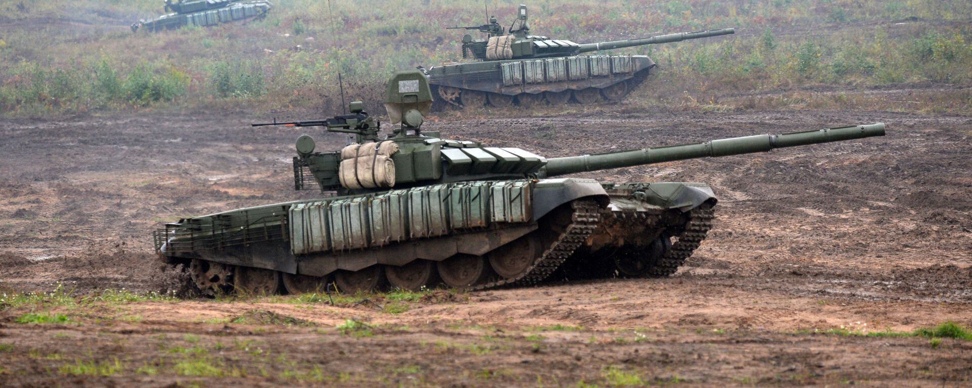 Тенкови Т-72Б на полигону Оружаних снага Белорусије у Борисову - Sputnik Србија, 1920, 24.03.2025