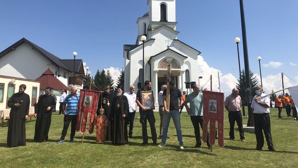 Свештенство и епископ милешевски Атанасије дочекују литију из Београда - Sputnik Србија
