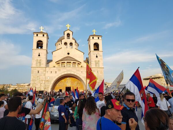 После молебана у Саборном Храму одржана протестна шетња у Подгорици /фото, видео/ - Sputnik Србија