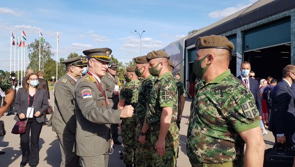 General Milan Mojsilović obišao srpske tenkiste na Međunarodnim vojnim igrama u Rusiji - Sputnik Srbija