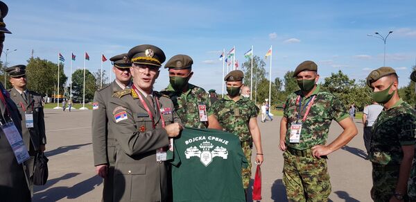 Mojsilović obišao srpske tenkiste na Međunarodnim vojnim igrama: Nadamo se finalu /foto/ - Sputnik Srbija