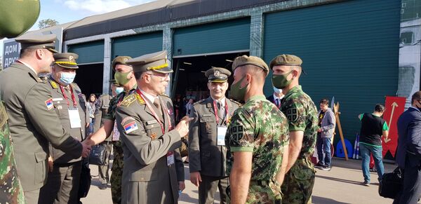 Mojsilović obišao srpske tenkiste na Međunarodnim vojnim igrama: Nadamo se finalu /foto/ - Sputnik Srbija