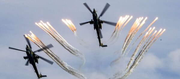 Ударни хеликоптери Ми-28 Ноћни ловац током показног лета у оквиру Међународног војно-техничког форума Армија 2020 - Sputnik Србија